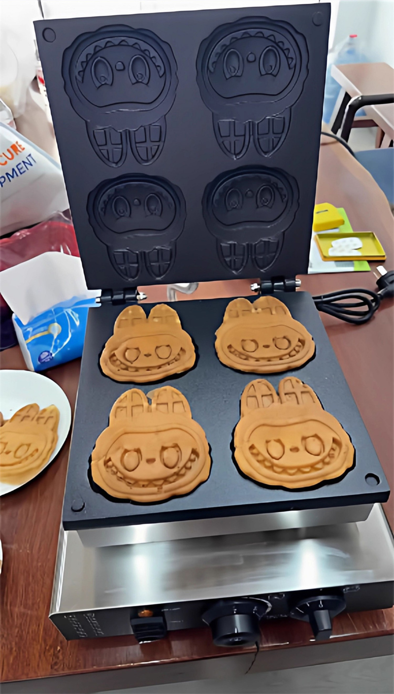 プロ仕様の漫画型ワッフルメーカー 電気式4個焼きワッフルメー - Mini Waffle Maker Machine のレビューと価格